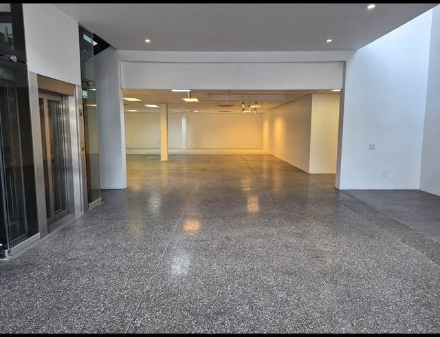7,296M² OFFICE FOR SALE IN LONGMEADOW